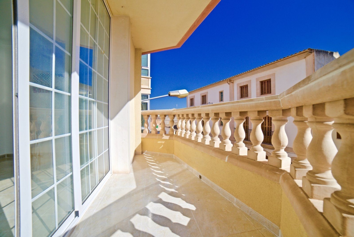 Piso en venta en Campos con gran terraza y 3 habitaciones