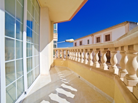 Piso en venta en Campos con gran terraza y 3 habitaciones