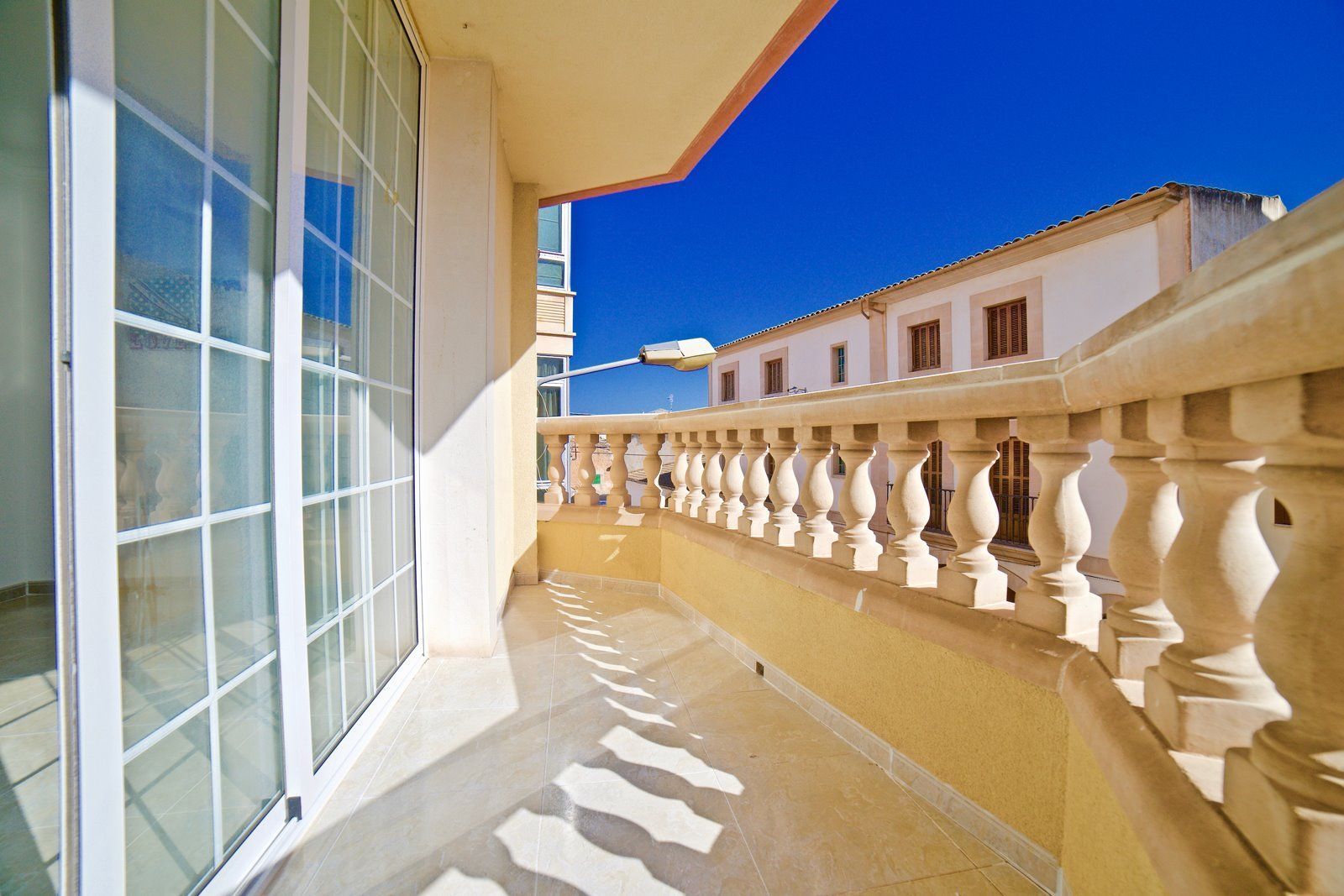 Piso en venta en Campos con gran terraza y 3 habitaciones
