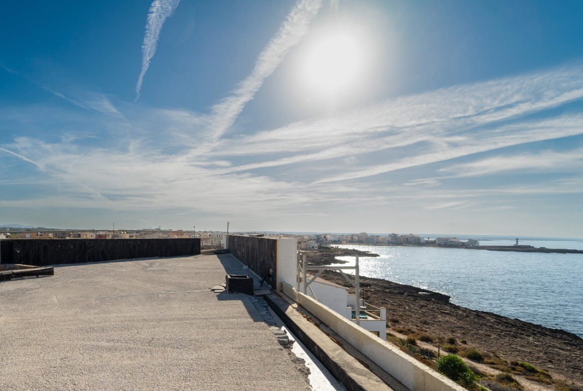 Villa en primera línea de mar en Colonia de Sant Jordi