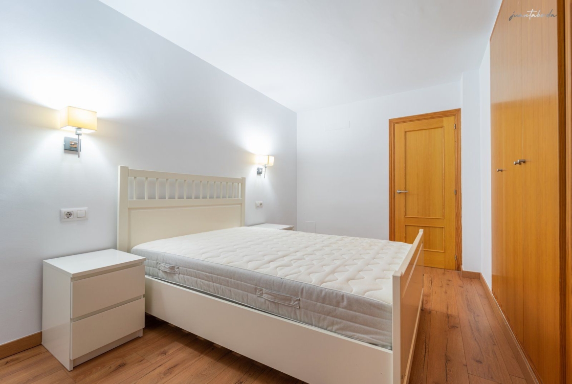 Dachgeschosswohnung in Campos, 2 Zimmer, Balkon & Aufzug
