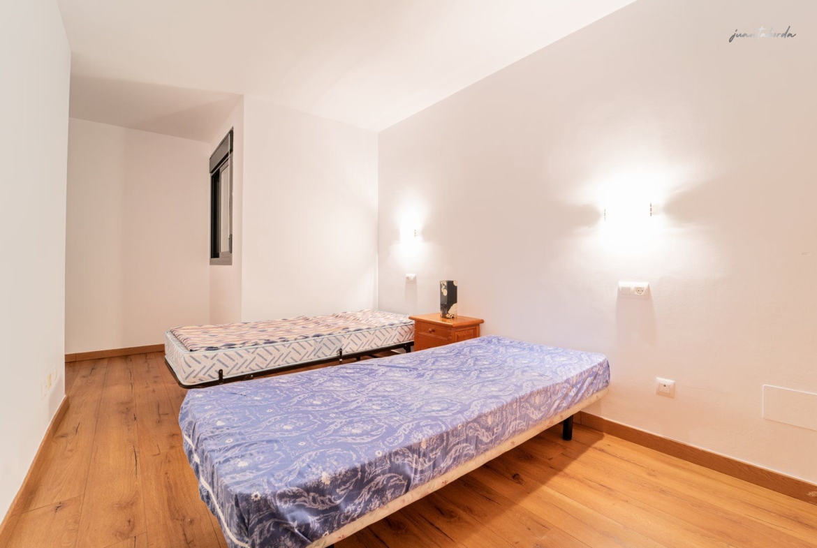 Dachgeschosswohnung in Campos, 2 Zimmer, Balkon & Aufzug