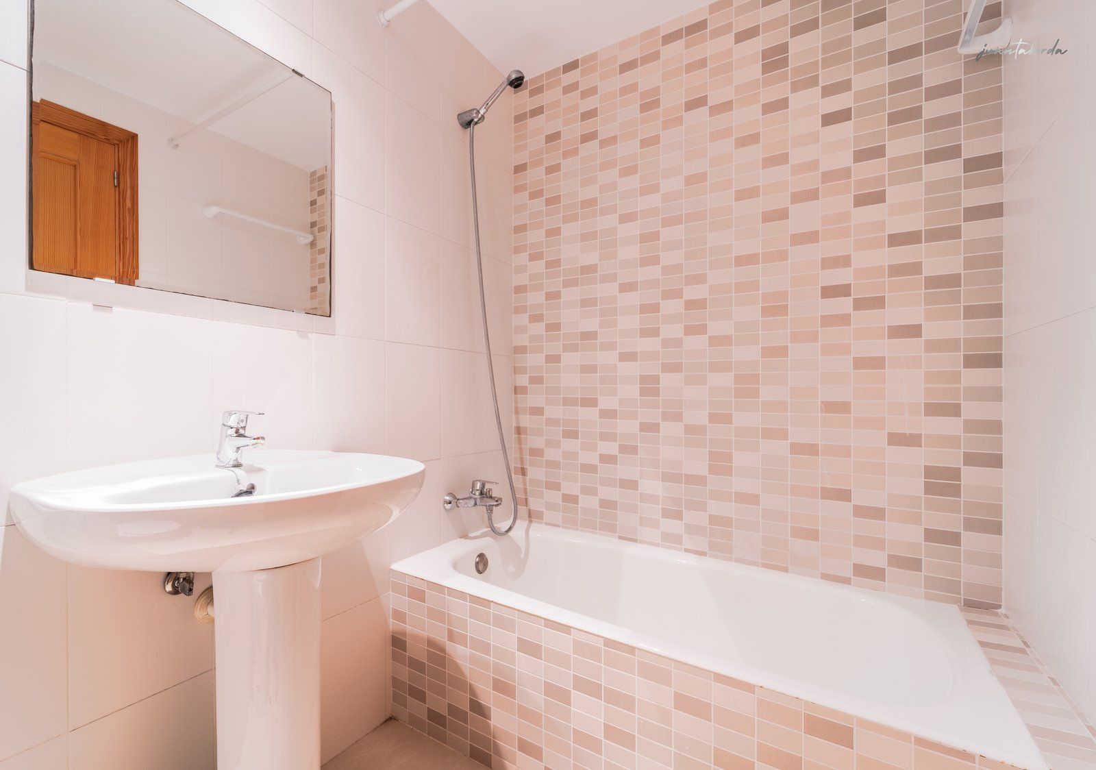 Dachgeschosswohnung in Campos, 2 Zimmer, Balkon & Aufzug