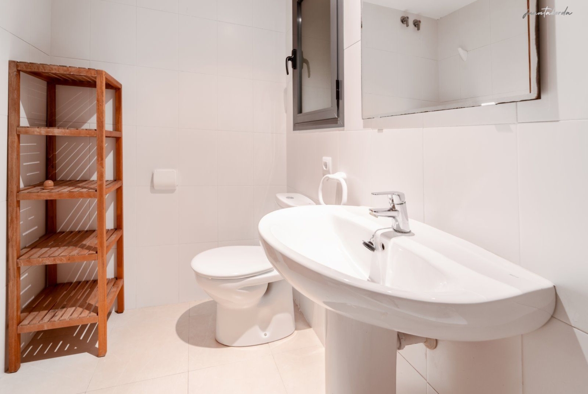 Dachgeschosswohnung in Campos, 2 Zimmer, Balkon & Aufzug