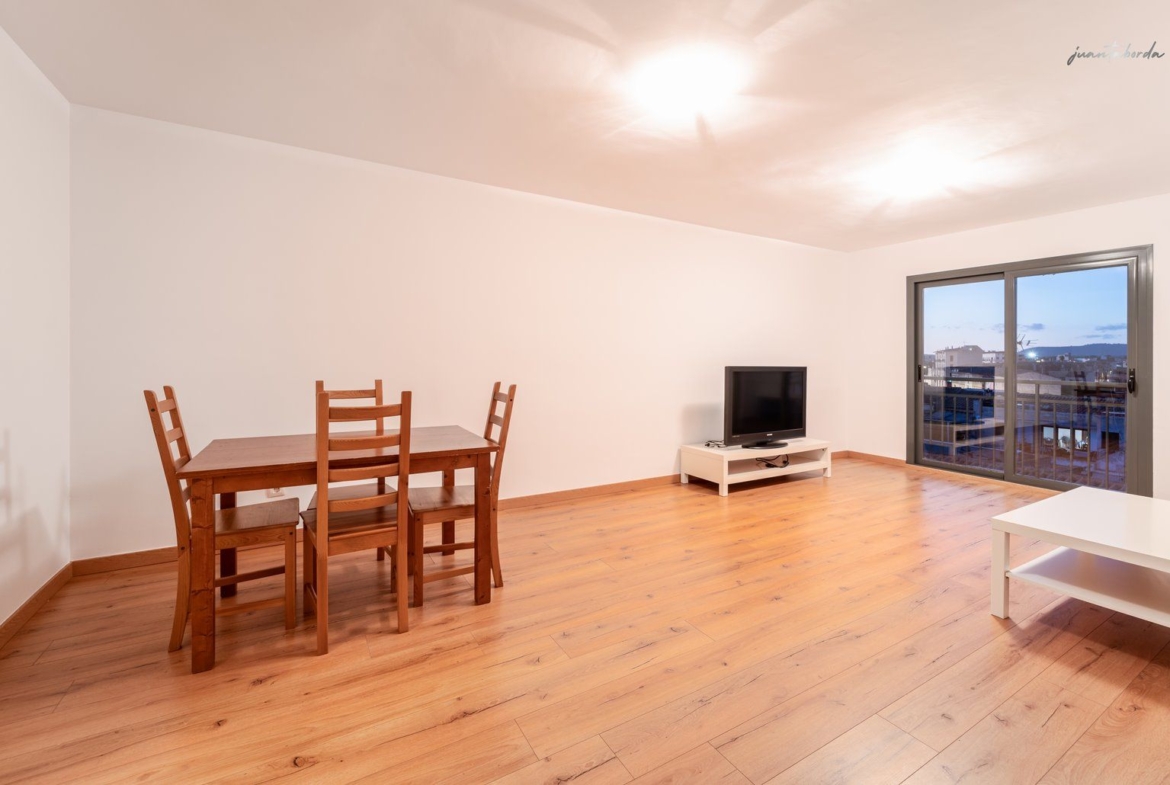 Dachgeschosswohnung in Campos, 2 Zimmer, Balkon & Aufzug