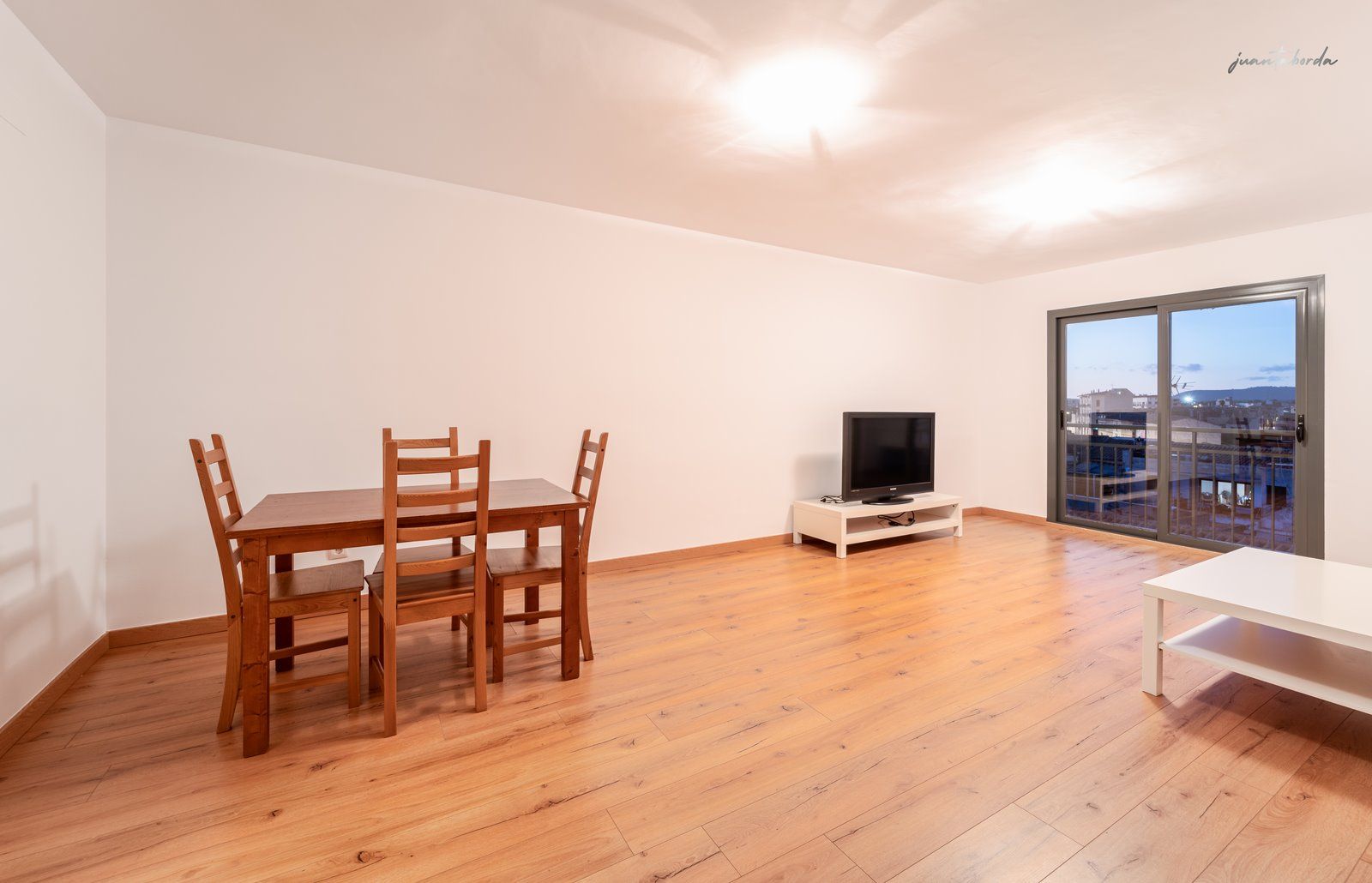 Dachgeschosswohnung in Campos, 2 Zimmer, Balkon & Aufzug