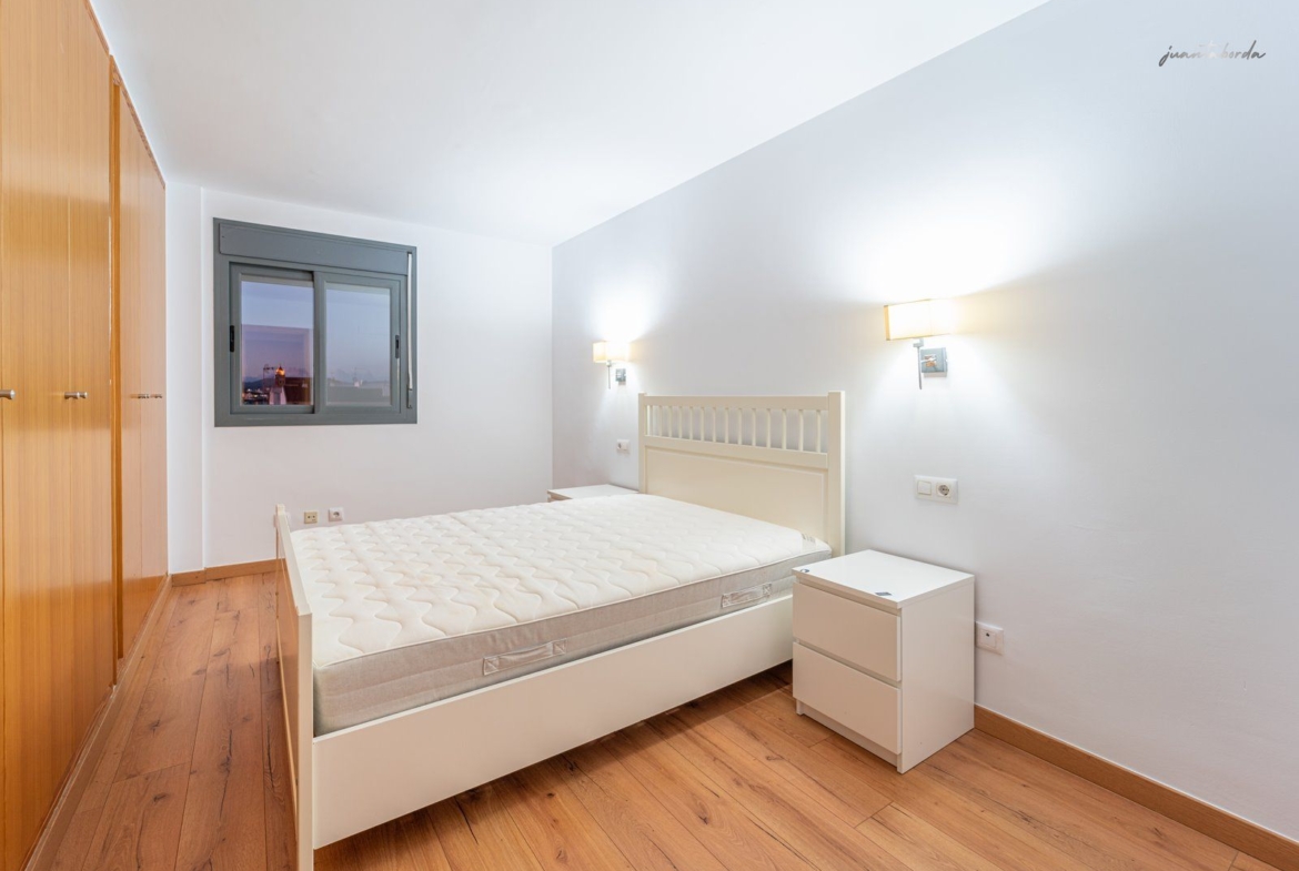 Dachgeschosswohnung in Campos, 2 Zimmer, Balkon & Aufzug
