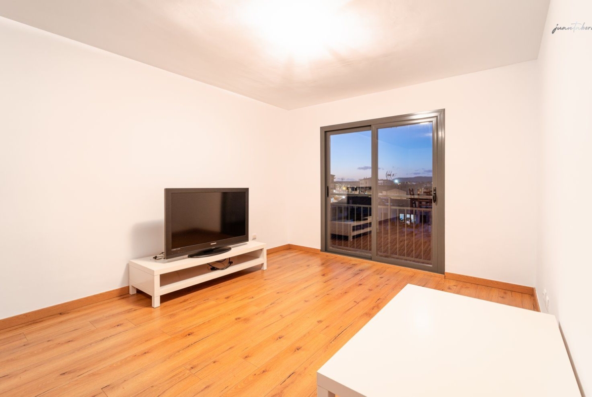Dachgeschosswohnung in Campos, 2 Zimmer, Balkon & Aufzug