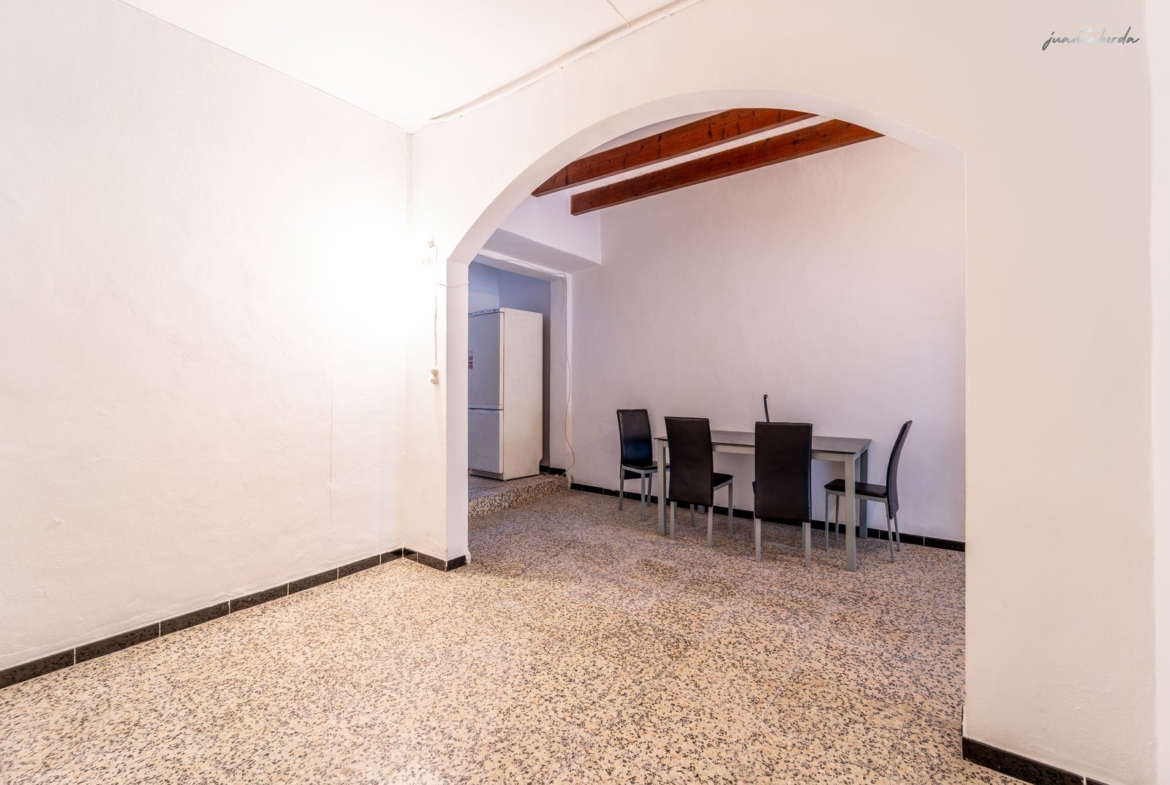 Casa de pueblo con patio y 6 habitaciones en Montuïri