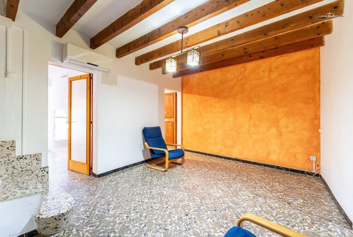 Casa de pueblo con patio y 6 habitaciones en Montuïri