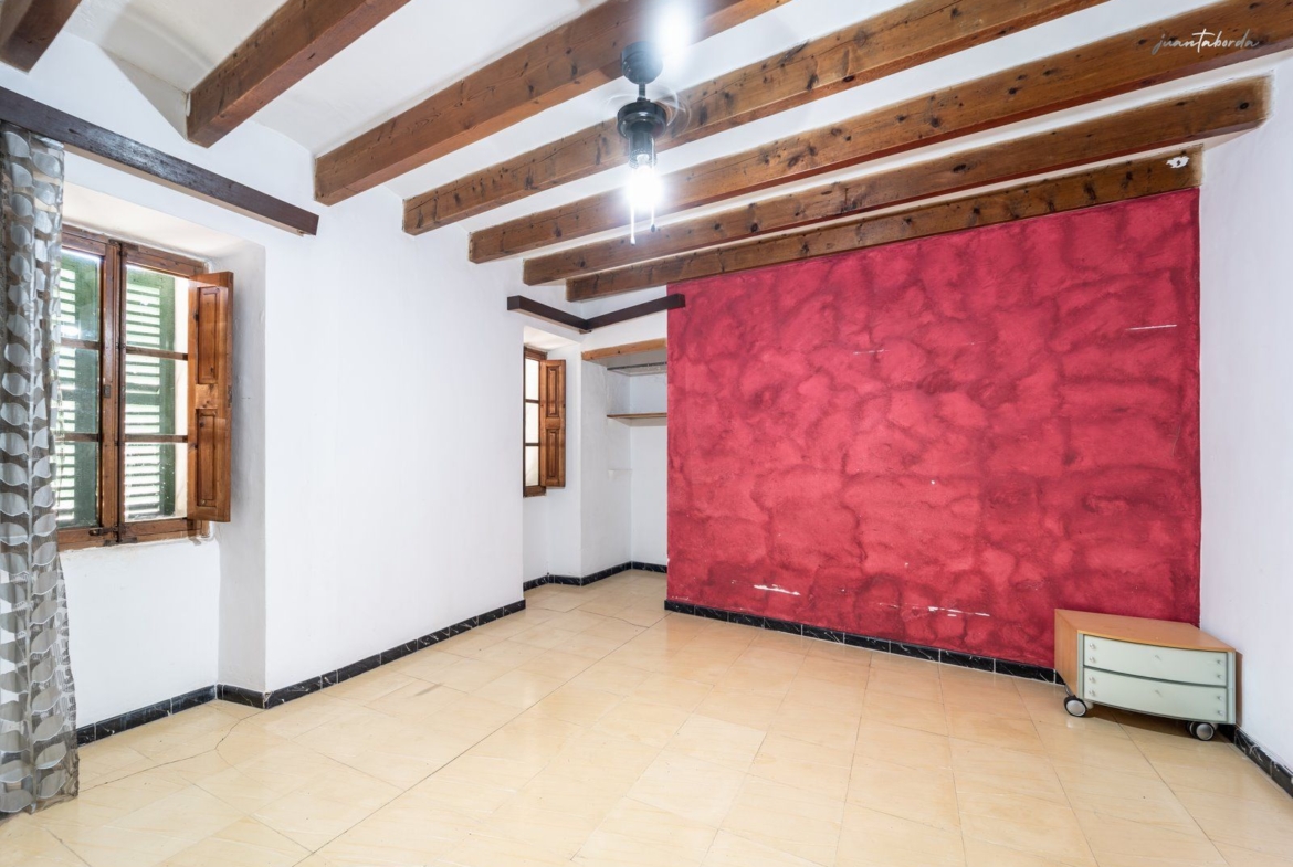Casa de pueblo con patio y 6 habitaciones en Montuïri