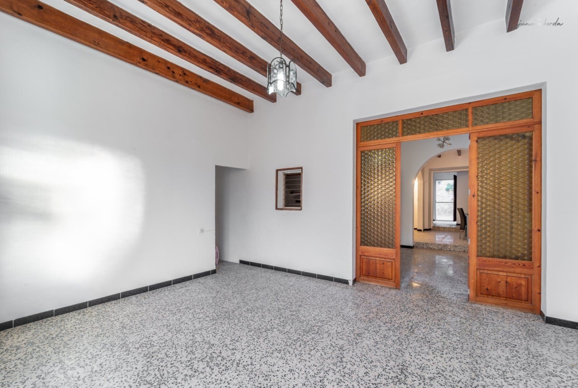 Casa de pueblo con patio y 6 habitaciones en Montuïri