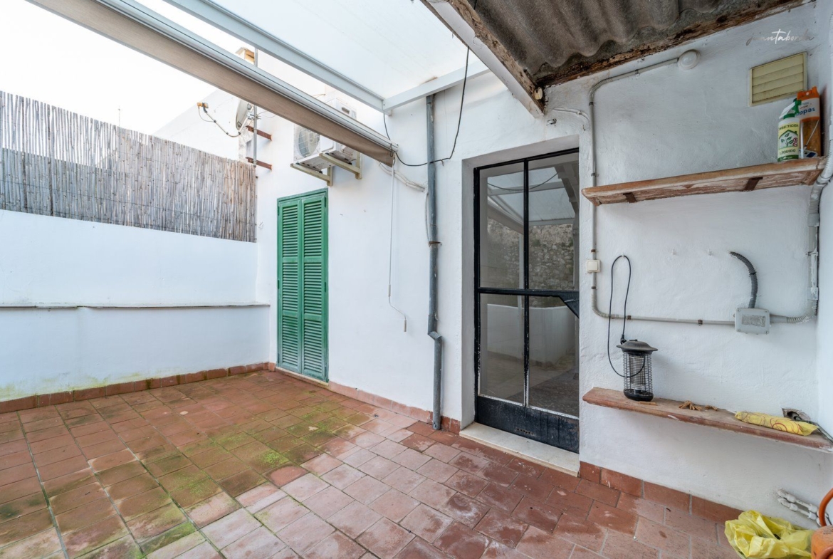 Casa de pueblo con patio y 6 habitaciones en Montuïri
