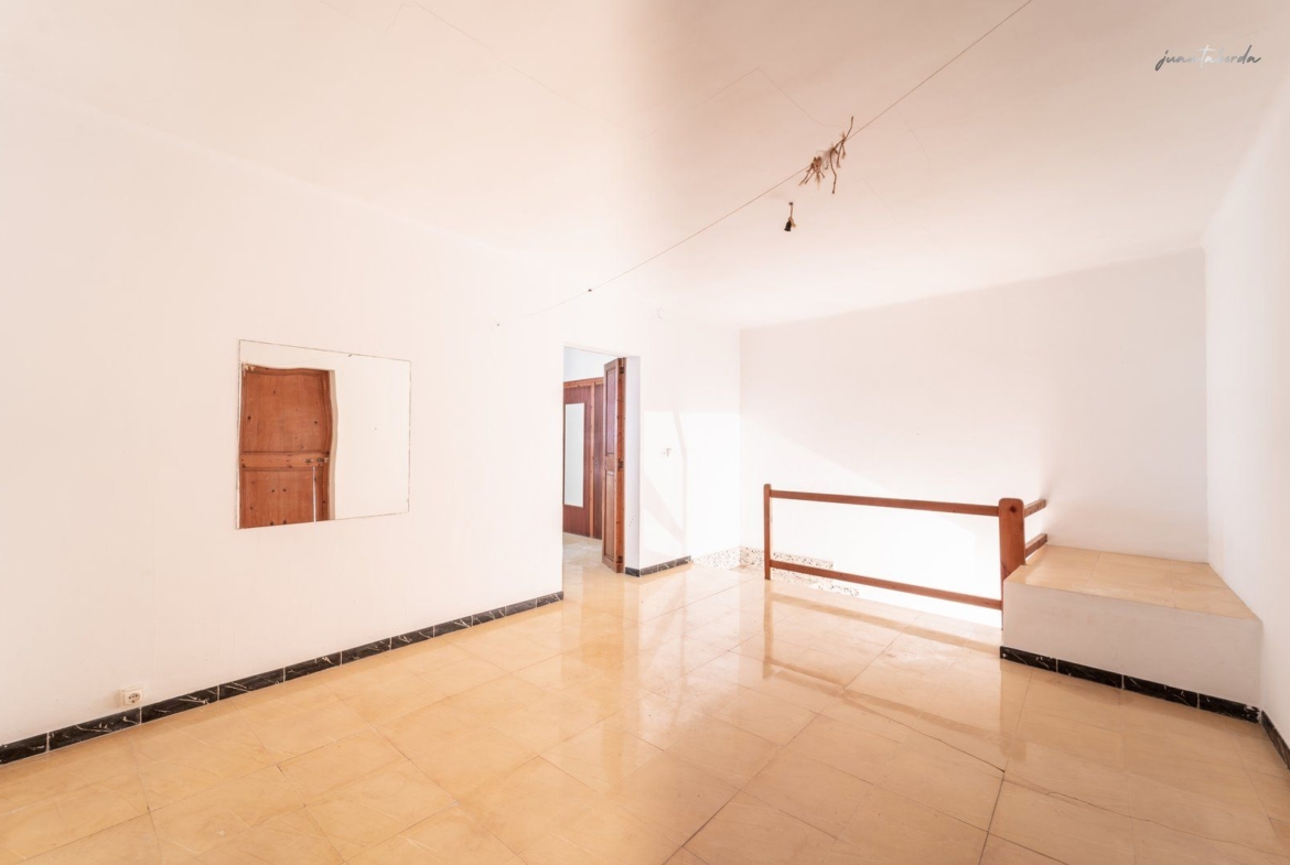 Casa de pueblo con patio y 6 habitaciones en Montuïri