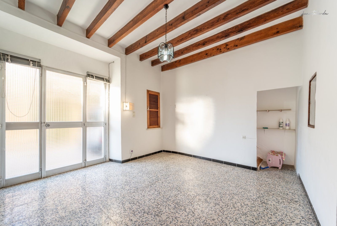 Casa de pueblo con patio y 6 habitaciones en Montuïri