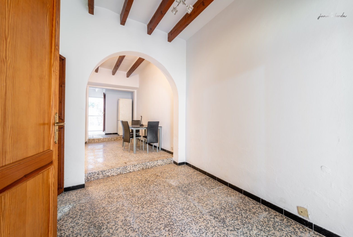 Casa de pueblo con patio y 6 habitaciones en Montuïri