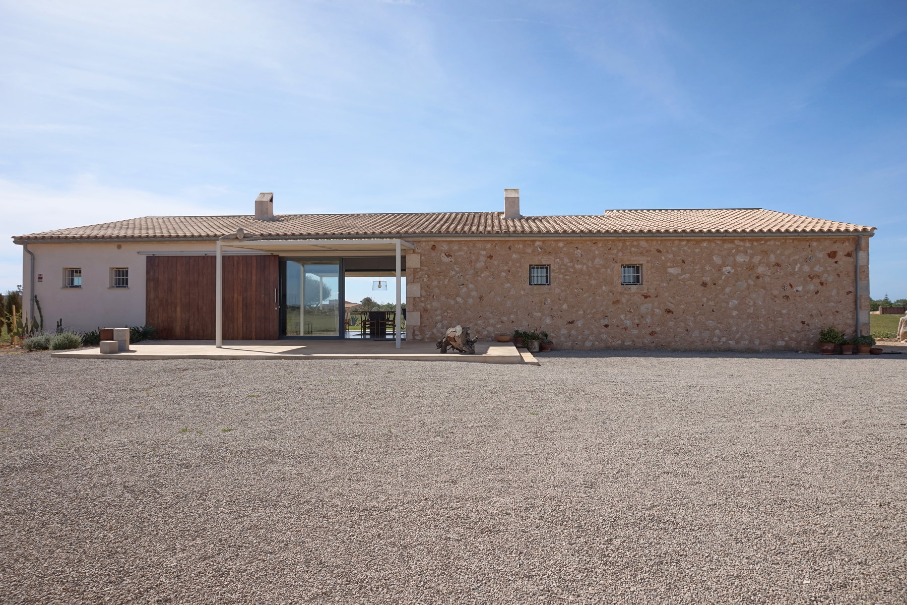 1353-Country-Estate-for-sale-in-the-Es-Trenc-area-VPT24040507.jpg Casa de campo moderna junto a Es Trenc y Ses Covetes, Campos
