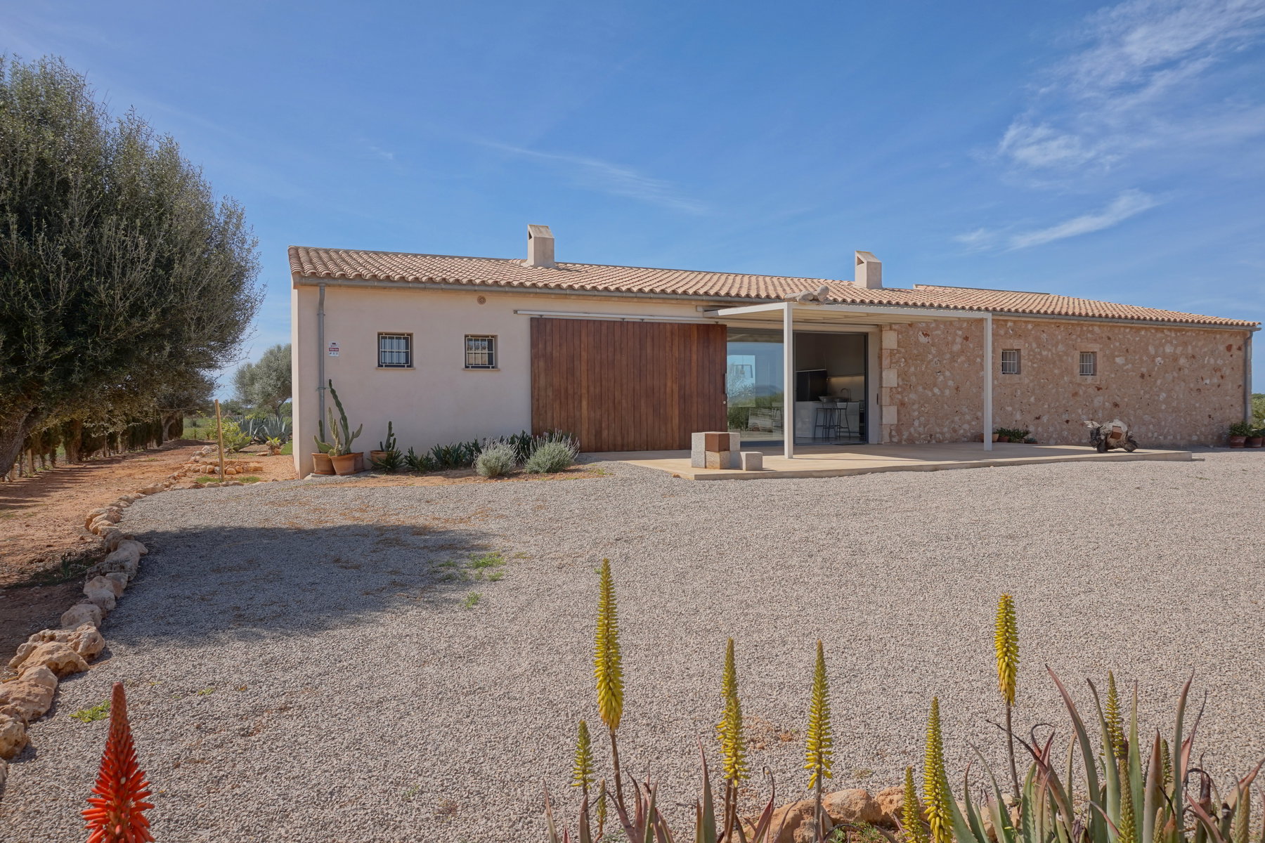 1353-Country-Estate-for-sale-in-the-Es-Trenc-area-VPT24040546.jpg Casa de campo moderna junto a Es Trenc y Ses Covetes, Campos