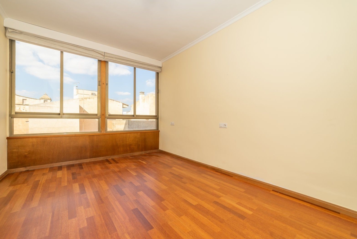 Piso amplio en alquiler con parking en el centro de Manacor