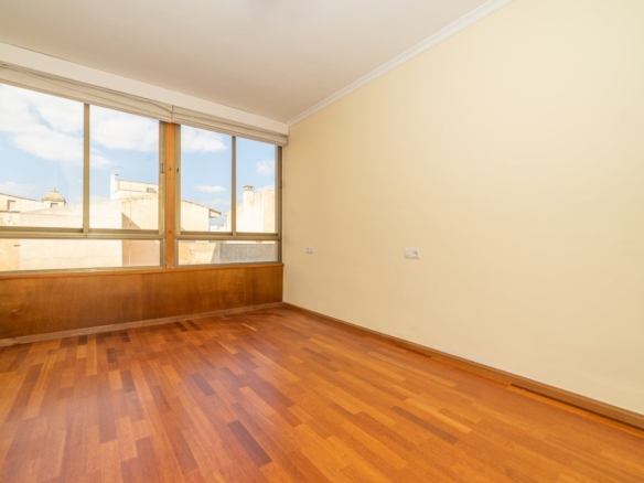 Piso amplio en alquiler con parking en el centro de Manacor