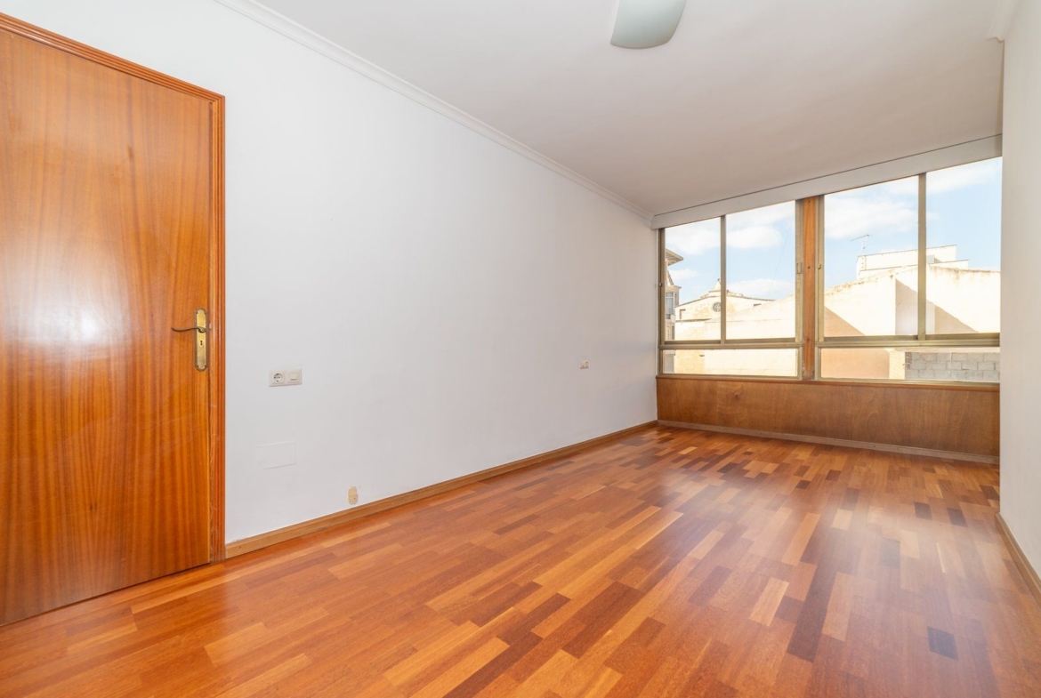 Piso amplio en alquiler con parking en el centro de Manacor