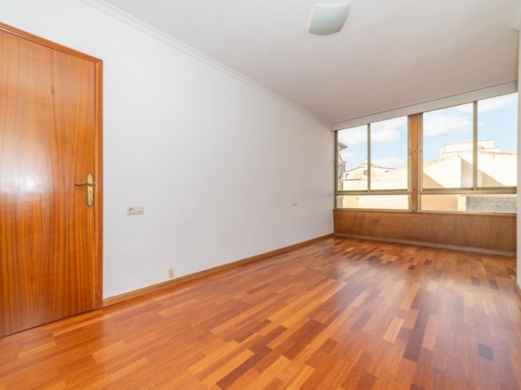 Piso amplio en alquiler con parking en el centro de Manacor