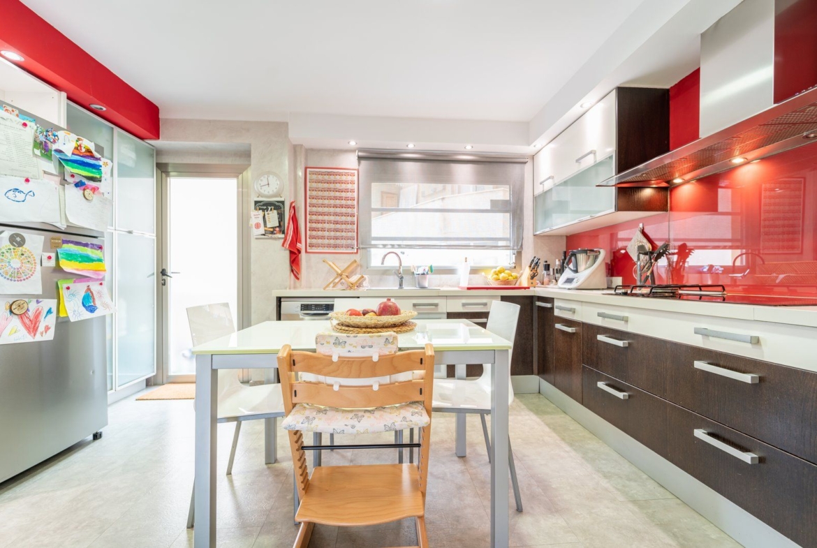 Geräumige 5-Zimmer-Wohnung mit Terrasse und Bergblick in Palma