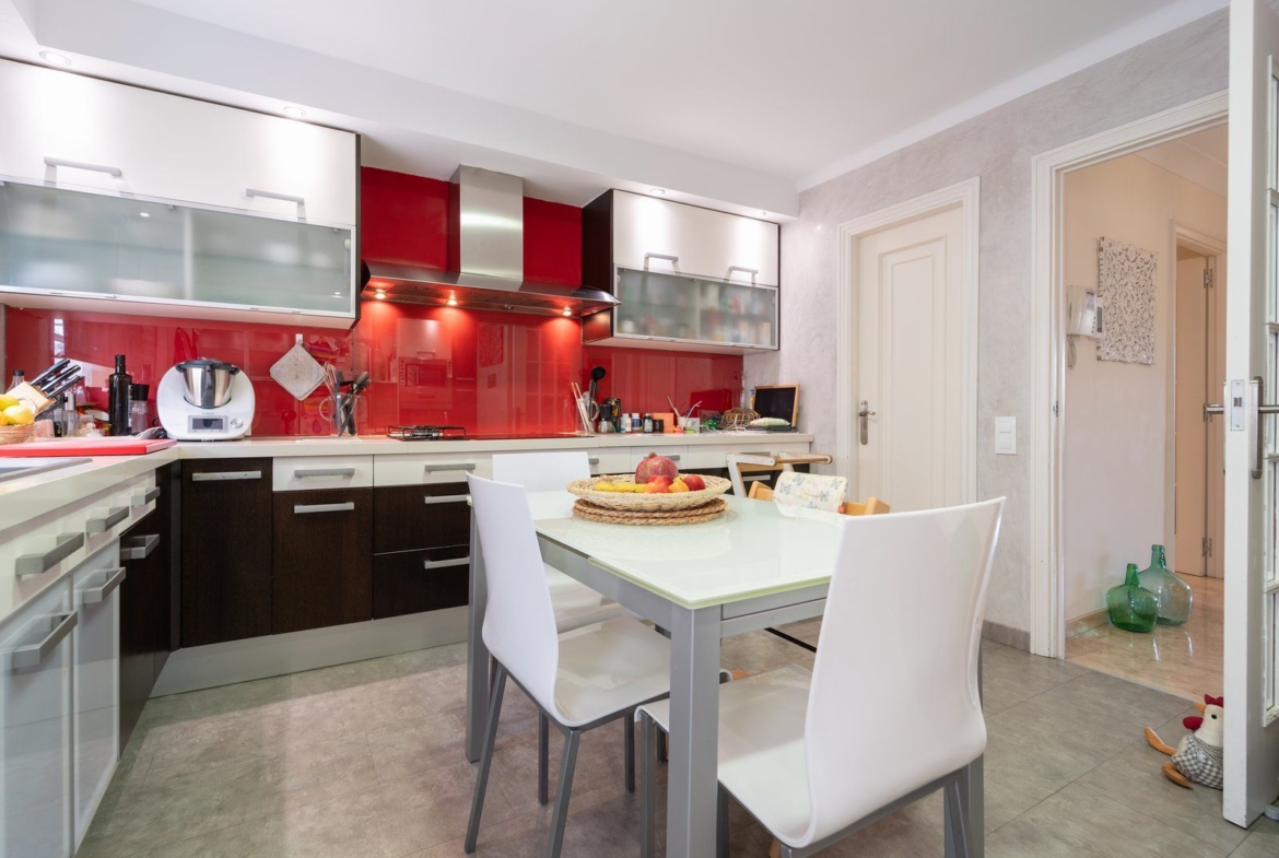 Geräumige 5-Zimmer-Wohnung mit Terrasse und Bergblick in Palma