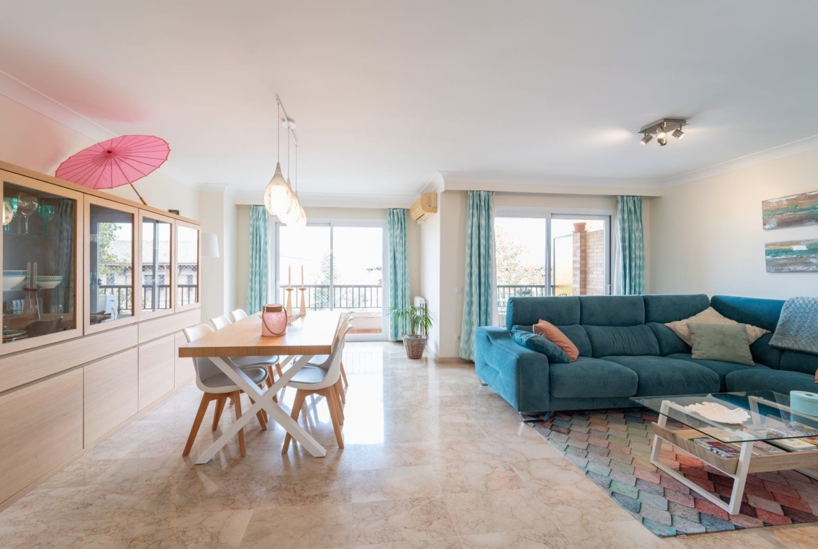 Geräumige 5-Zimmer-Wohnung mit Terrasse und Bergblick in Palma
