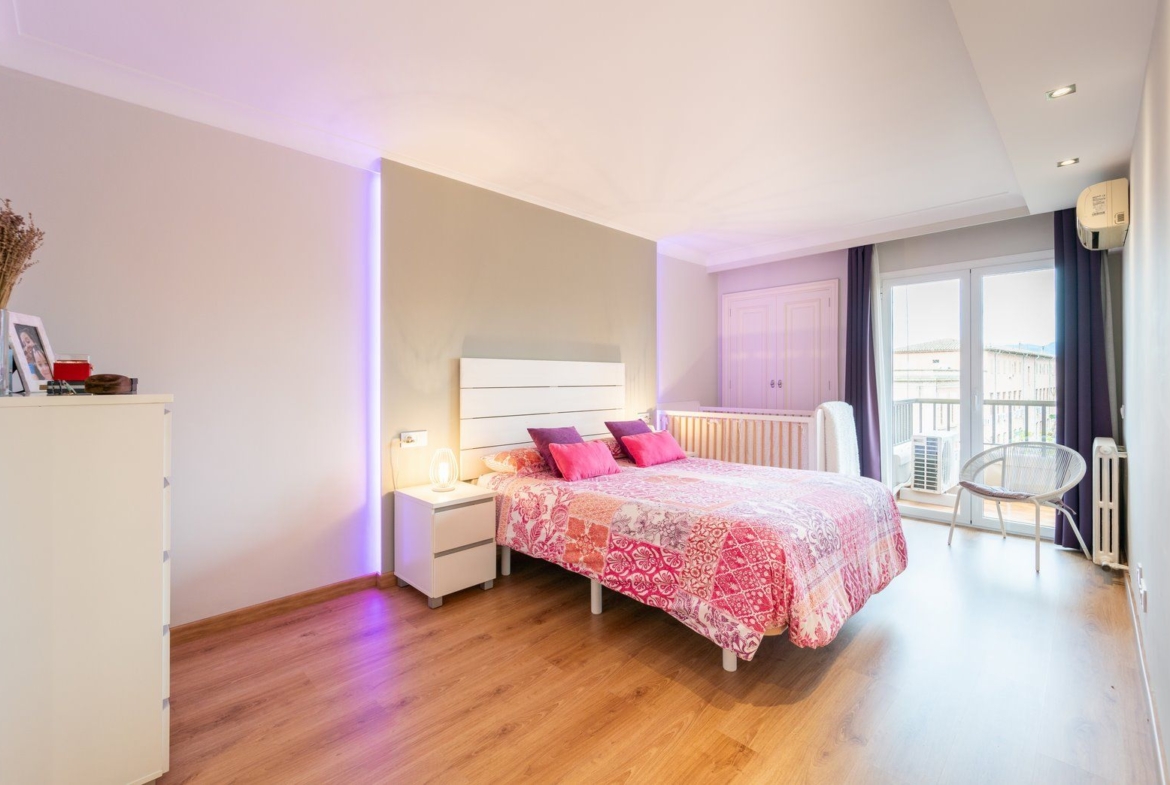 Geräumige 5-Zimmer-Wohnung mit Terrasse und Bergblick in Palma