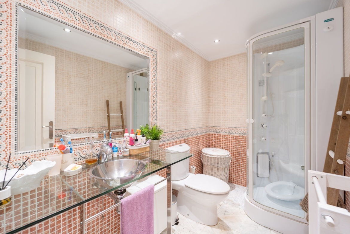 Geräumige 5-Zimmer-Wohnung mit Terrasse und Bergblick in Palma