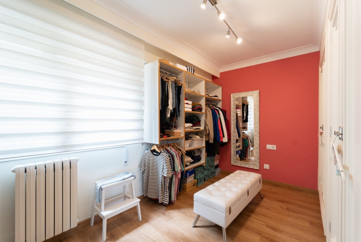 Geräumige 5-Zimmer-Wohnung mit Terrasse und Bergblick in Palma