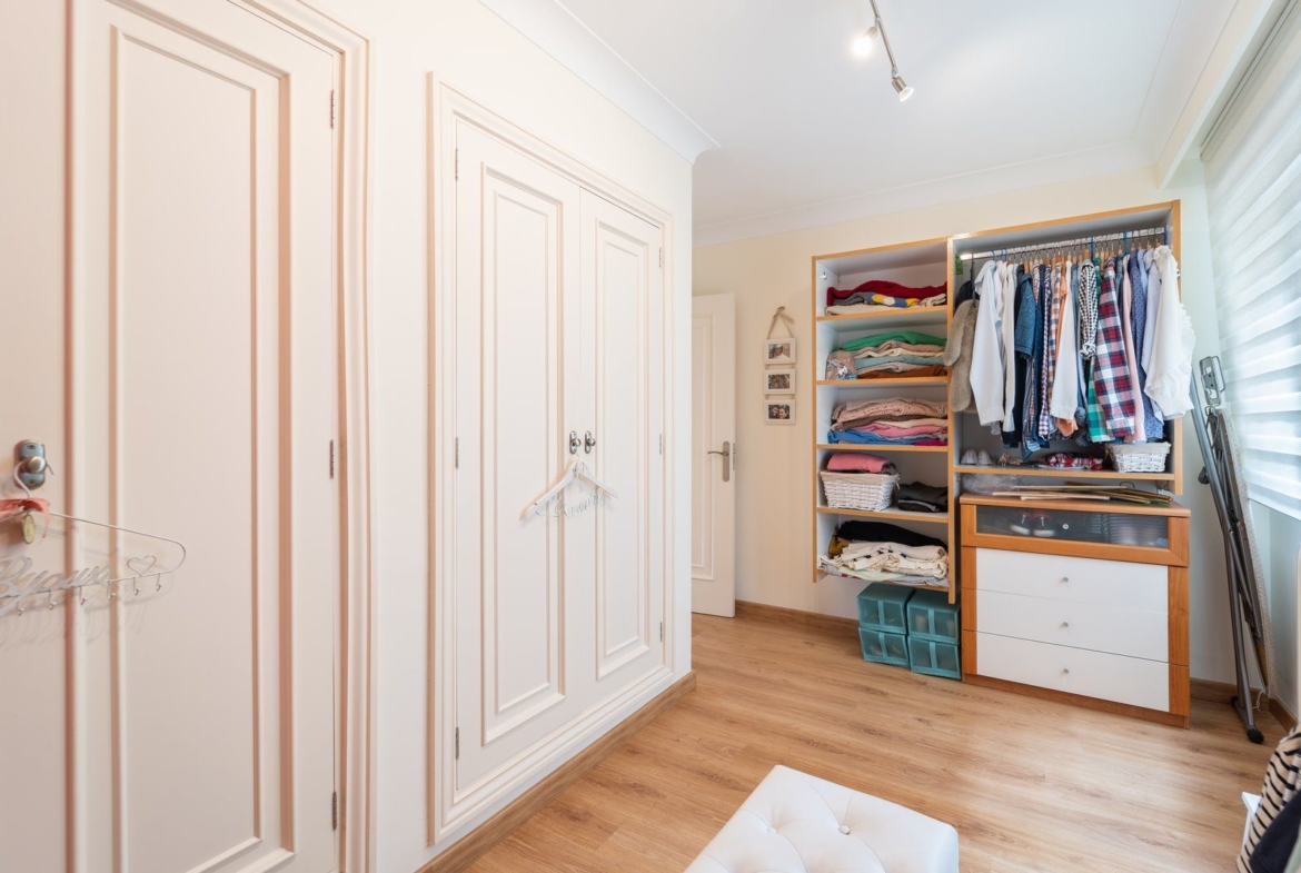 Geräumige 5-Zimmer-Wohnung mit Terrasse und Bergblick in Palma