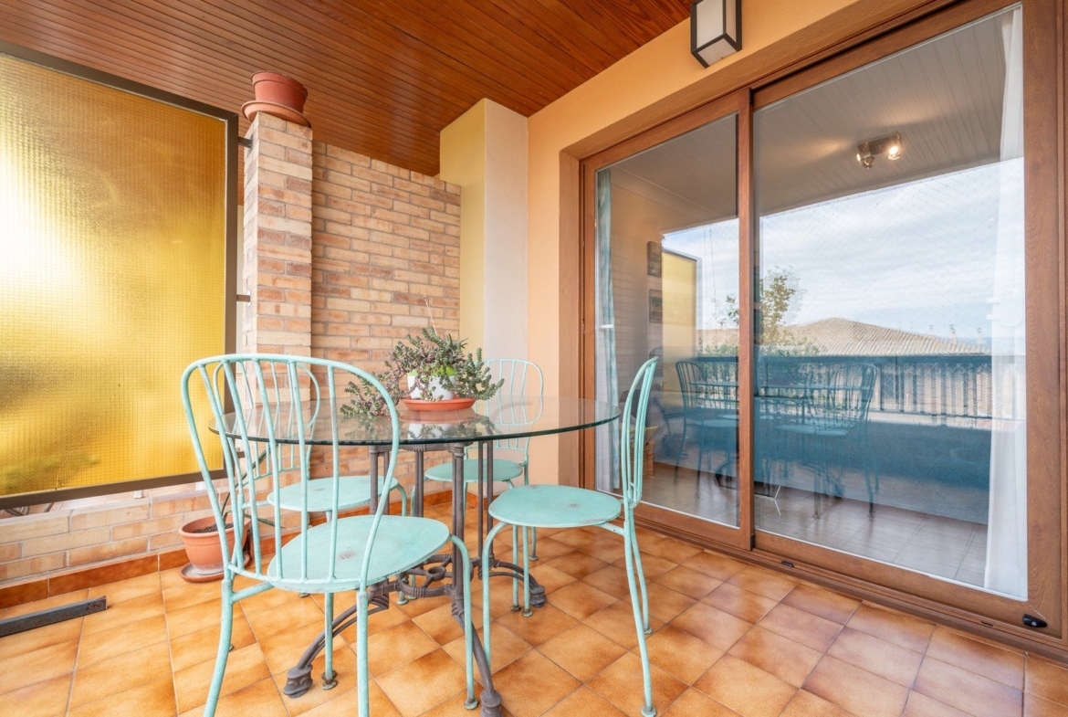 Geräumige 5-Zimmer-Wohnung mit Terrasse und Bergblick in Palma