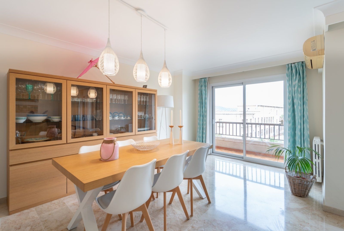 Geräumige 5-Zimmer-Wohnung mit Terrasse und Bergblick in Palma
