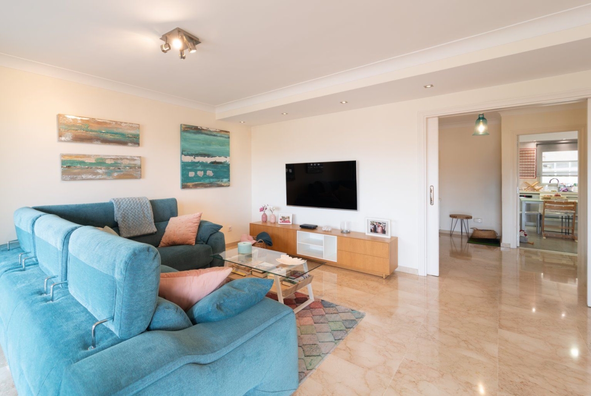 Geräumige 5-Zimmer-Wohnung mit Terrasse und Bergblick in Palma