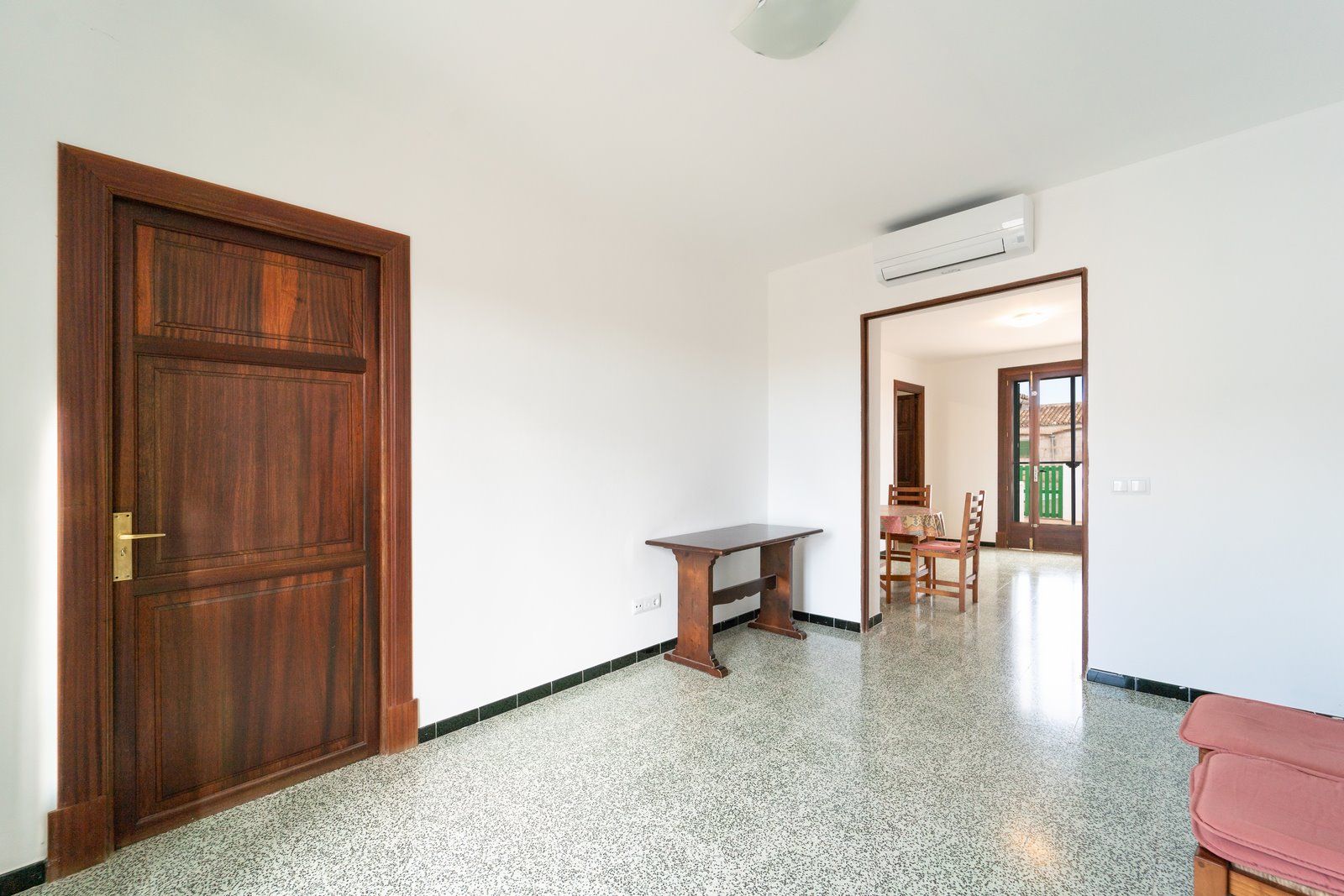 1370-Spacious-apartment-to-rent-in-Ses-Salines_-15-Copiar.jpg Piso en alquiler en Ses Salines con terrazas y aire acondicionado