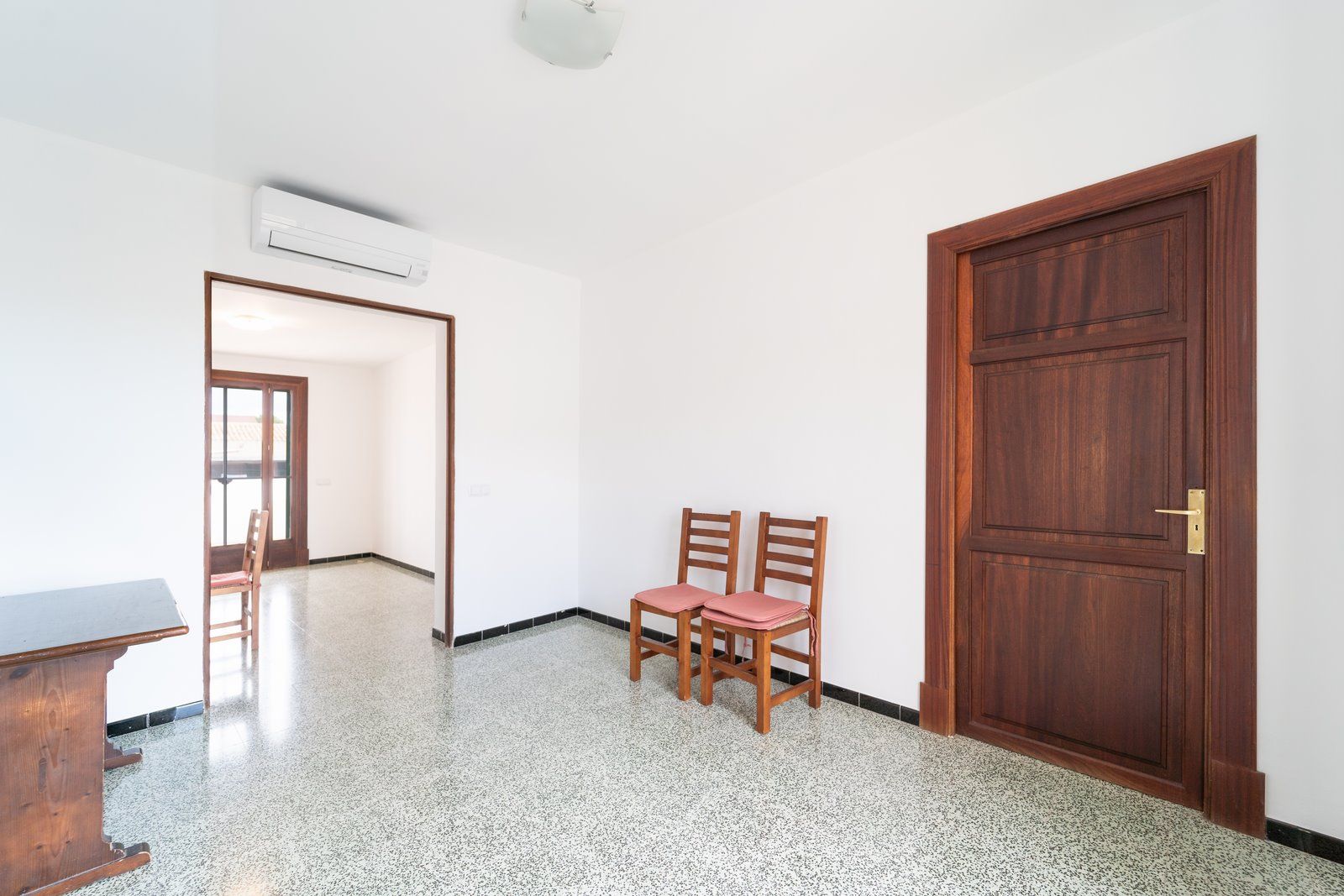 1370-Spacious-apartment-to-rent-in-Ses-Salines_-16-Copiar.jpg Piso en alquiler en Ses Salines con terrazas y aire acondicionado