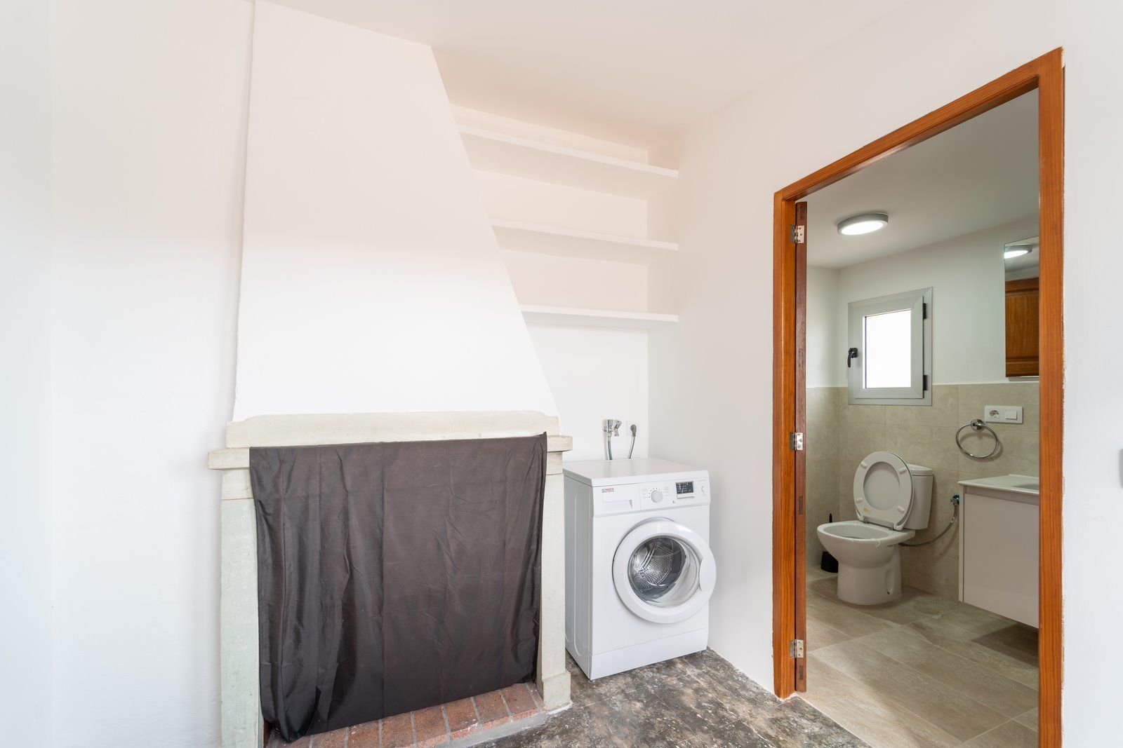 1370-Spacious-apartment-to-rent-in-Ses-Salines_-8-Copiar.jpg Piso en alquiler en Ses Salines con terrazas y aire acondicionado