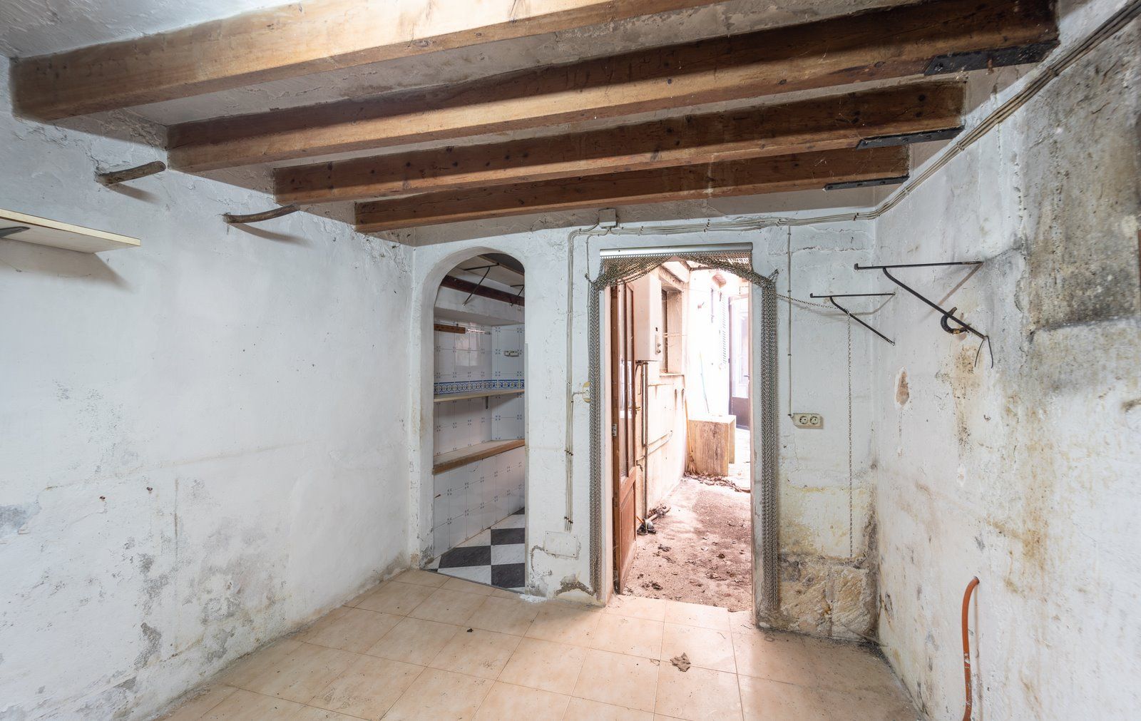 1372-Beautiful-town-house-to-renovate-in-the-heart-of-Porreres-10-Copiar.jpg Casa señorial a reformar en Porreres, 438 m² y 5 dormitorios
