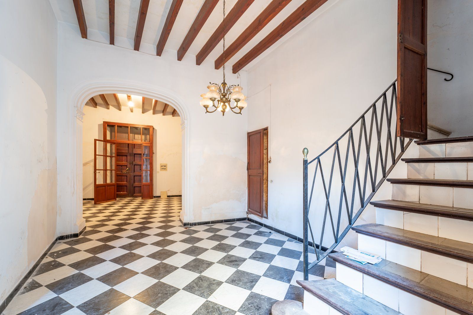 1372-Beautiful-town-house-to-renovate-in-the-heart-of-Porreres-12-Copiar.jpg Casa señorial a reformar en Porreres, 438 m² y 5 dormitorios