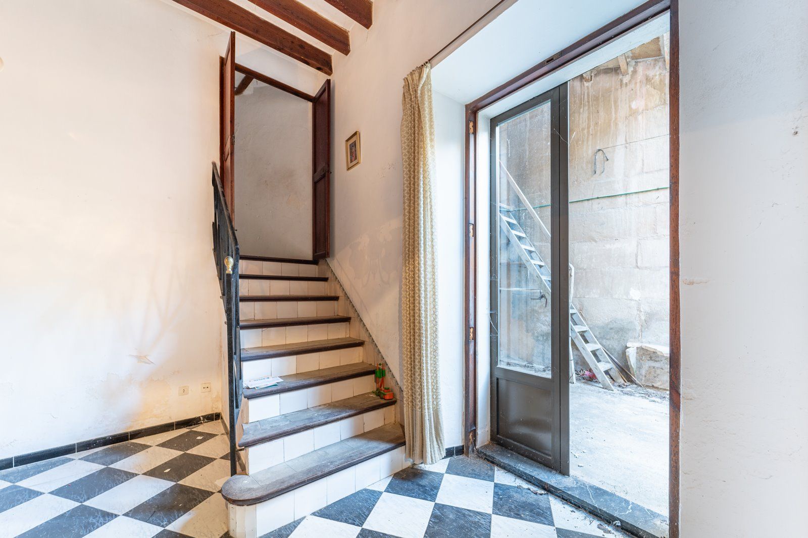 1372-Beautiful-town-house-to-renovate-in-the-heart-of-Porreres-13-Copiar.jpg Casa señorial a reformar en Porreres, 438 m² y 5 dormitorios