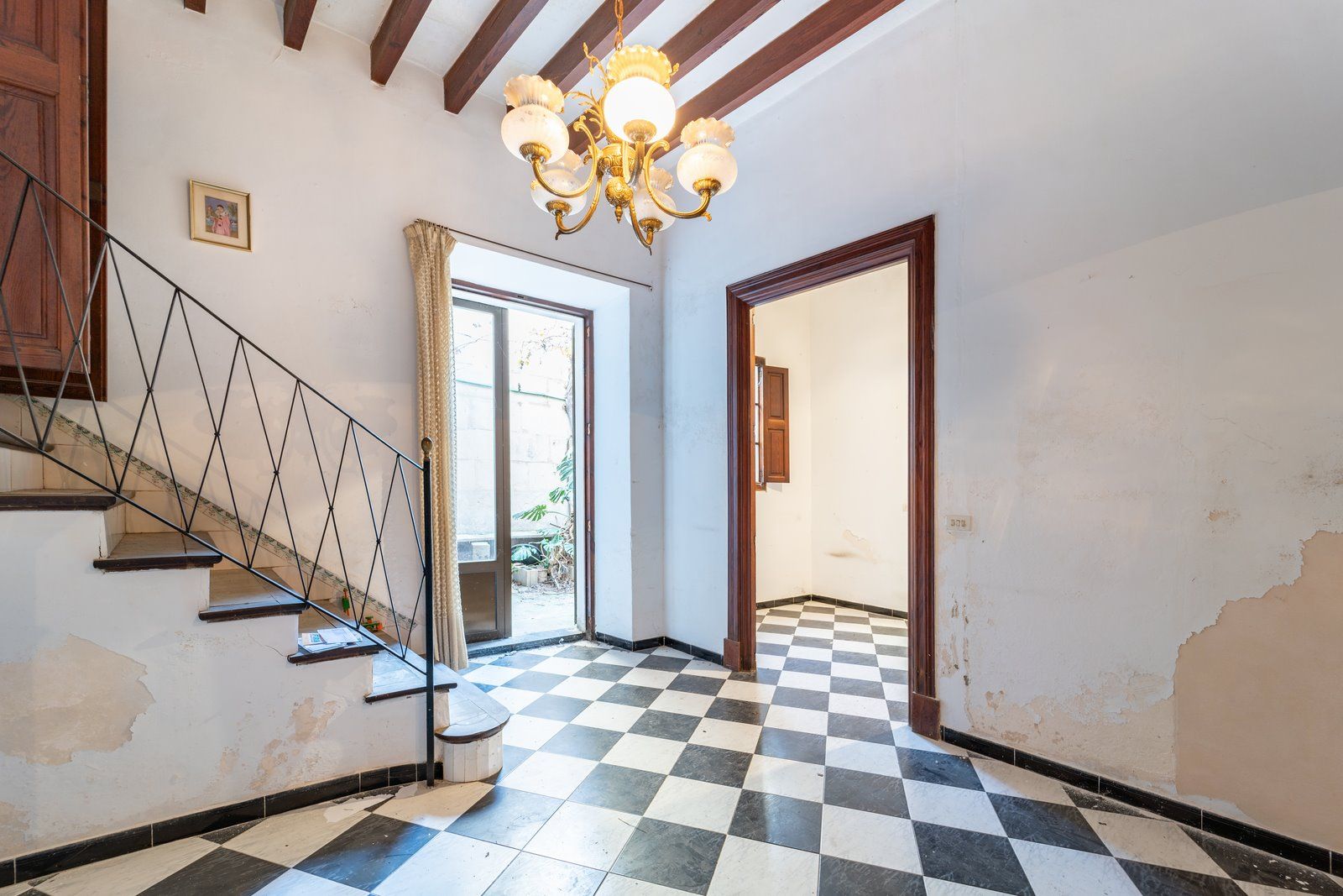 1372-Beautiful-town-house-to-renovate-in-the-heart-of-Porreres-16-Copiar.jpg Casa señorial a reformar en Porreres, 438 m² y 5 dormitorios
