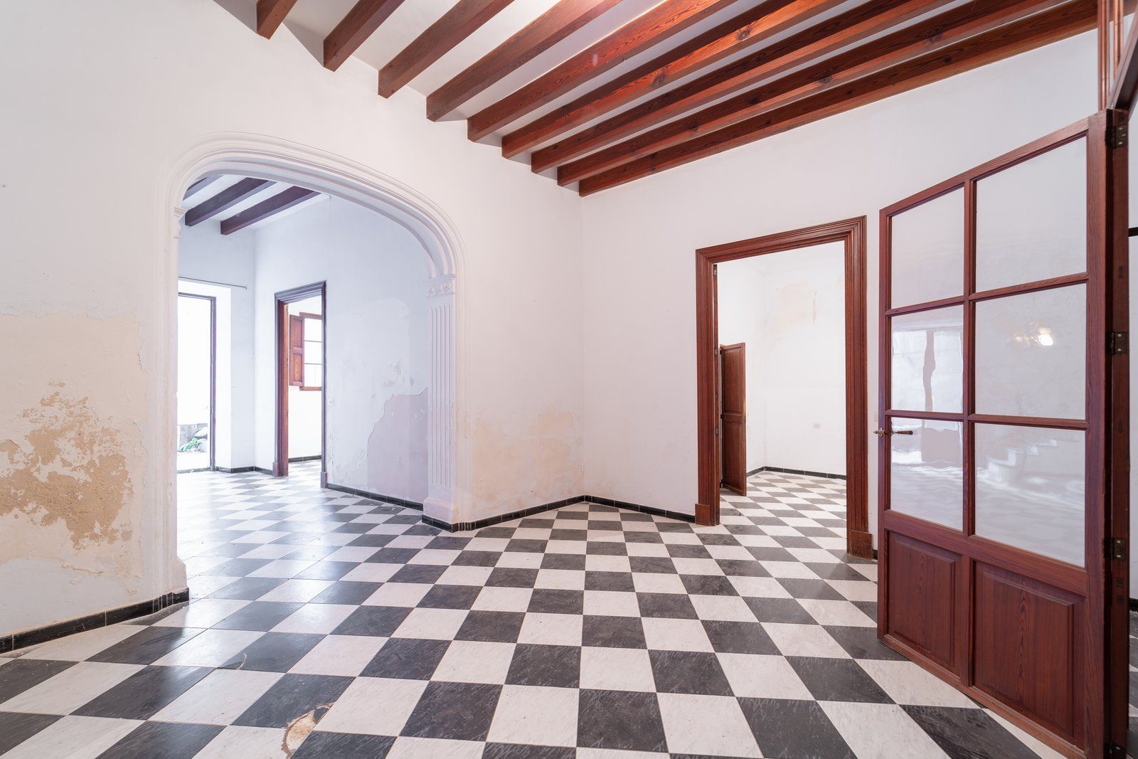 1372-Beautiful-town-house-to-renovate-in-the-heart-of-Porreres-21-Copiar.jpg Casa señorial a reformar en Porreres, 438 m² y 5 dormitorios