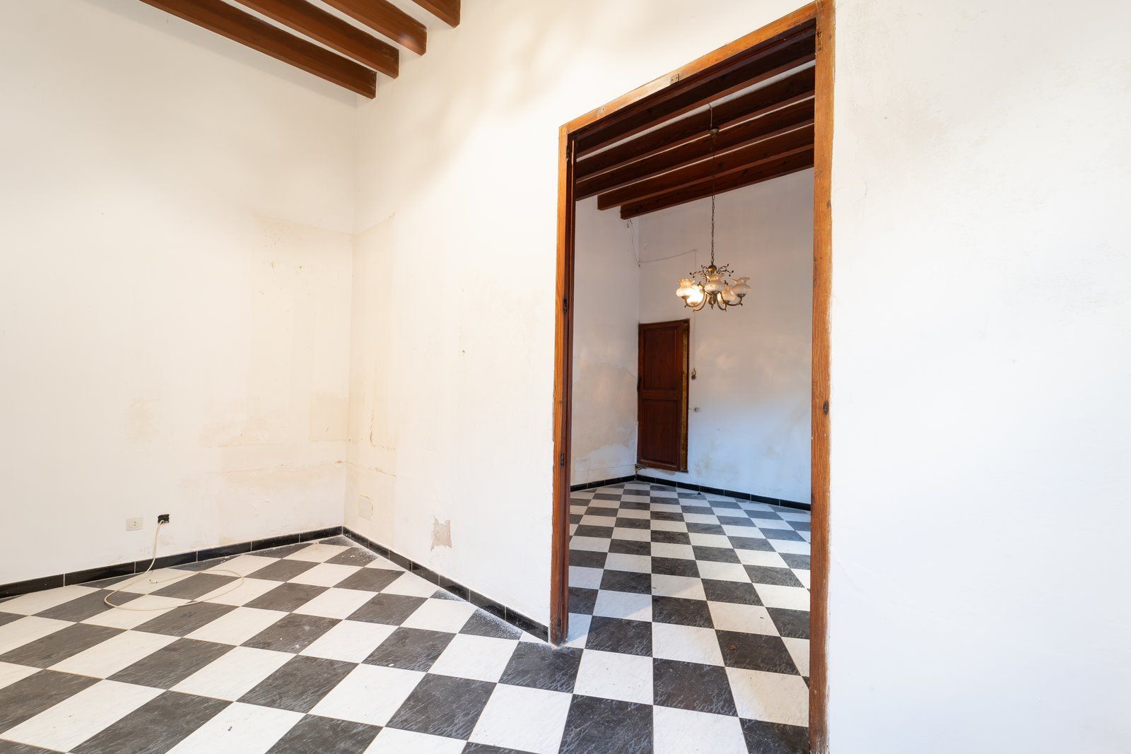 1372-Beautiful-town-house-to-renovate-in-the-heart-of-Porreres-36-Copiar.jpg Casa señorial a reformar en Porreres, 438 m² y 5 dormitorios