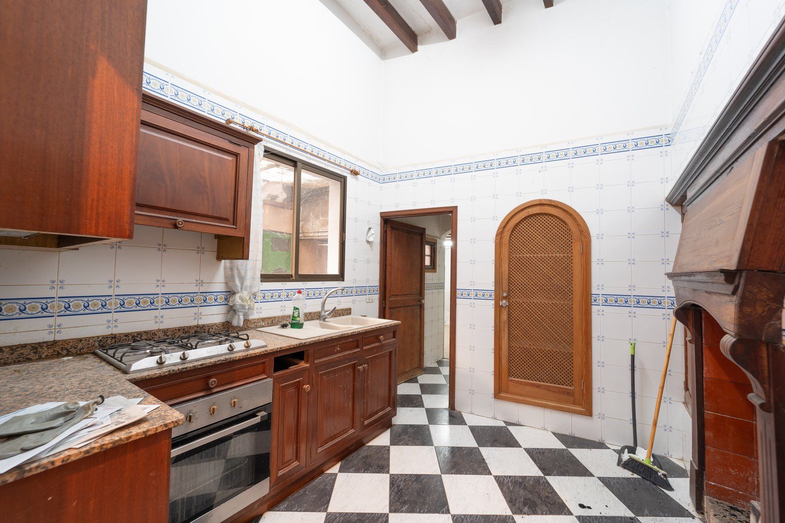 1372-Beautiful-town-house-to-renovate-in-the-heart-of-Porreres-37-Copiar.jpg Casa señorial a reformar en Porreres, 438 m² y 5 dormitorios