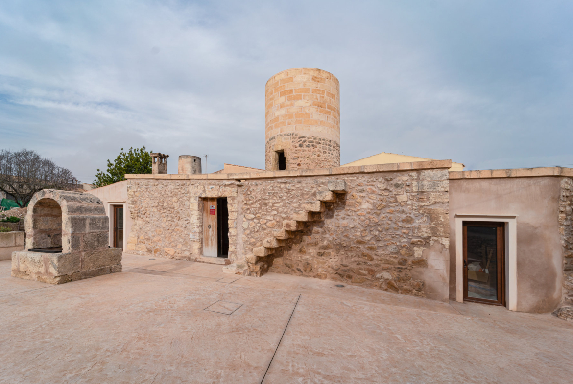 Historische Windmühle mit Pool zur Miete in Manacor Mallorca