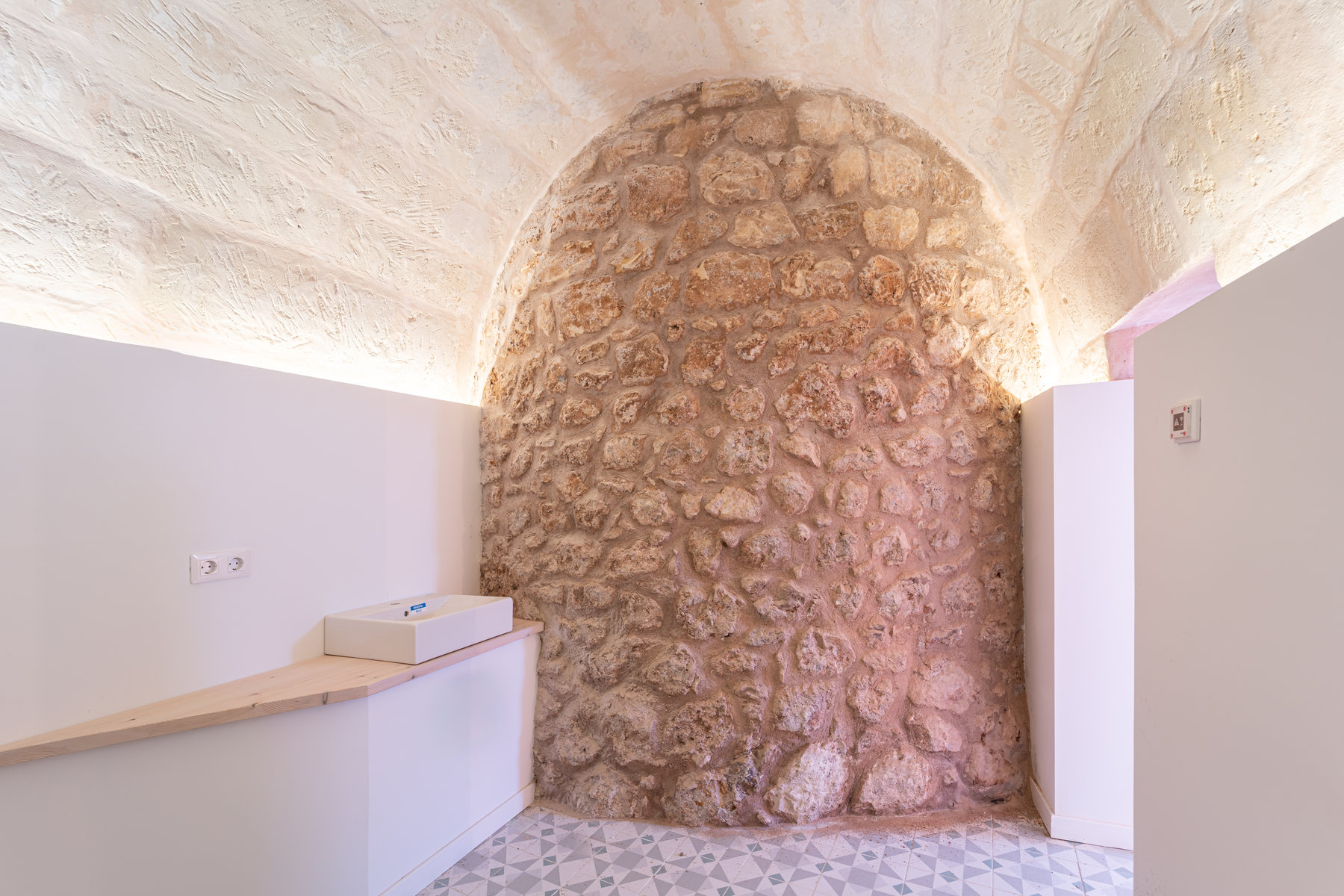 1391-Beautifully-renovated-windmill-to-rent-in-Manacor-16.jpg Historische Windmühle mit Pool zur Miete in Manacor Mallorca