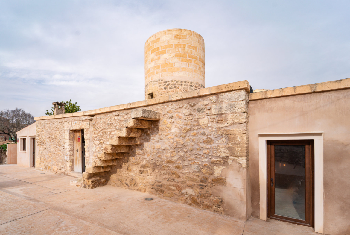 Historische Windmühle mit Pool zur Miete in Manacor Mallorca