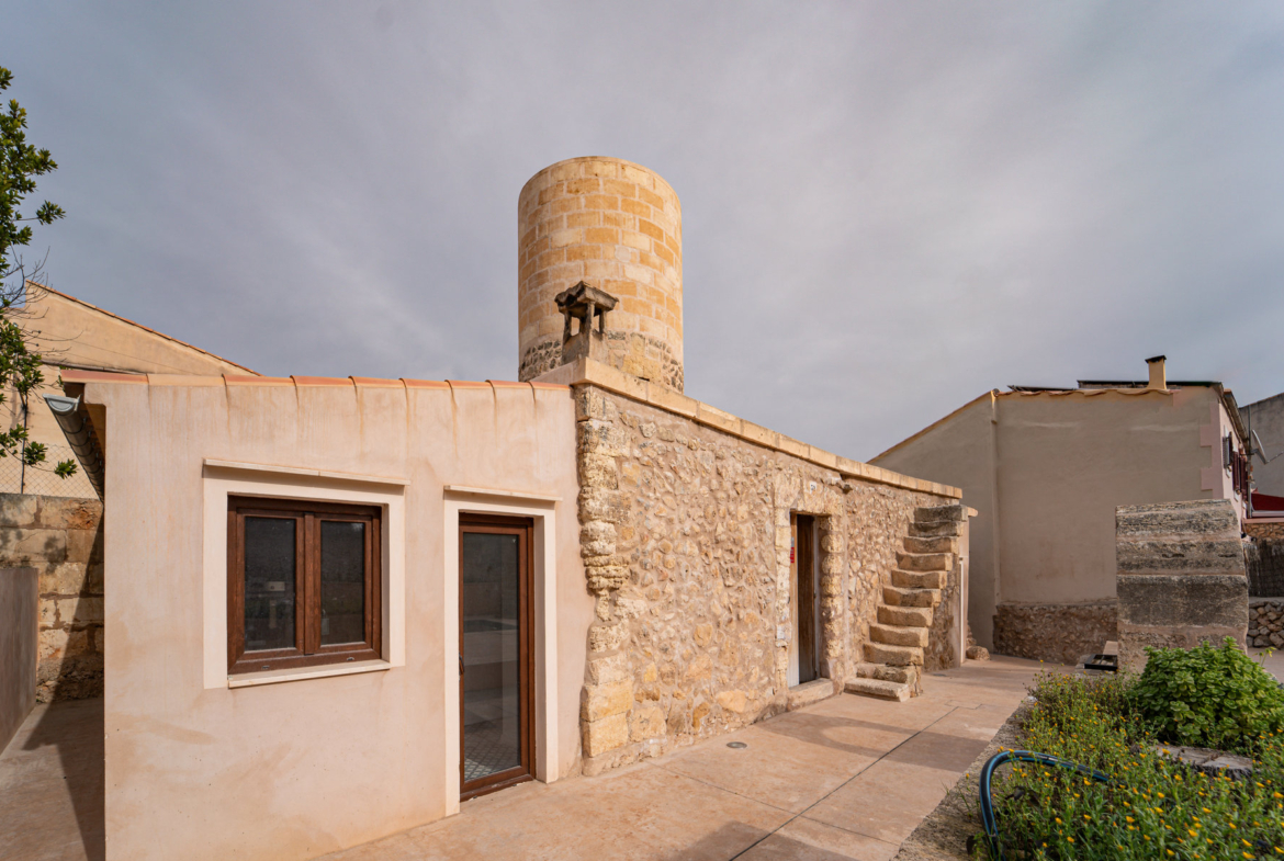 Historische Windmühle mit Pool zur Miete in Manacor Mallorca